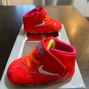 LEVron XI Gift Pack Toddler shoes